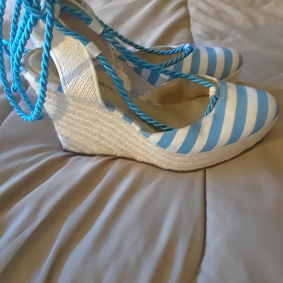 Jessica Simpson's shoes - Picture 3 of 4